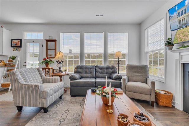 2141 Kings Walk DR NE, Roanoke, VA 24012
