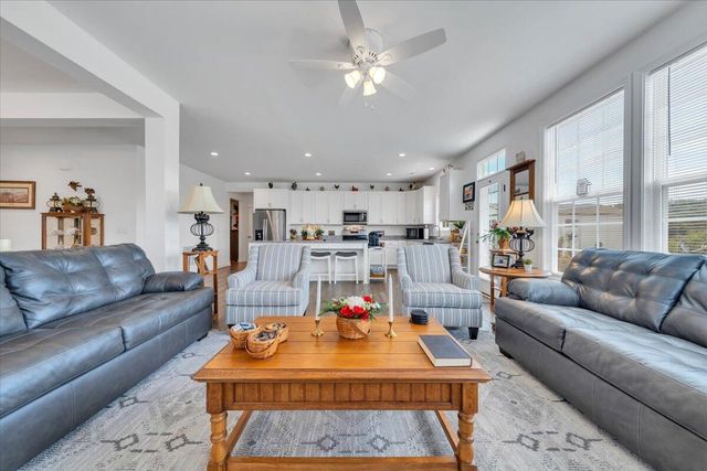 2141 Kings Walk DR NE, Roanoke, VA 24012