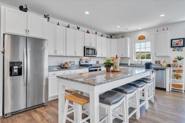 2141 Kings Walk DR NE, Roanoke, VA 24012