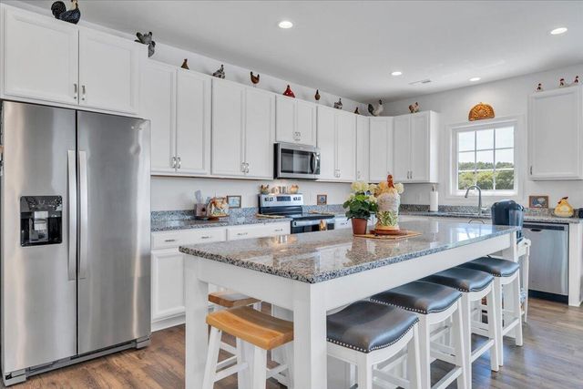 2141 Kings Walk DR NE, Roanoke, VA 24012