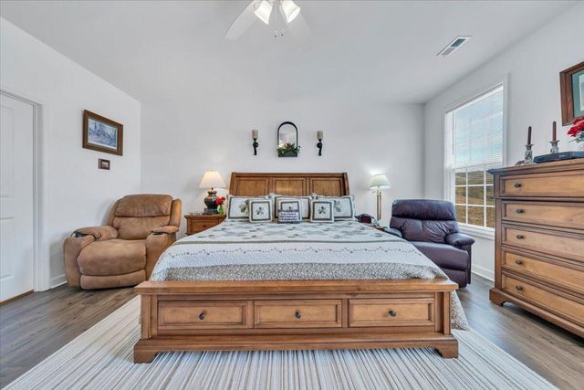 2141 Kings Walk DR NE, Roanoke, VA 24012