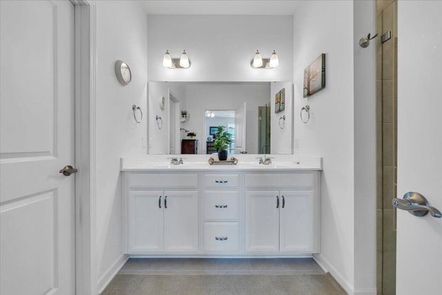 2141 Kings Walk DR NE, Roanoke, VA 24012