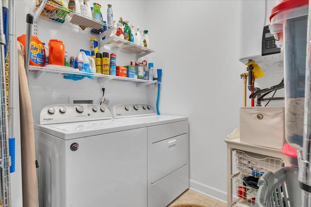 2141 Kings Walk DR NE, Roanoke, VA 24012