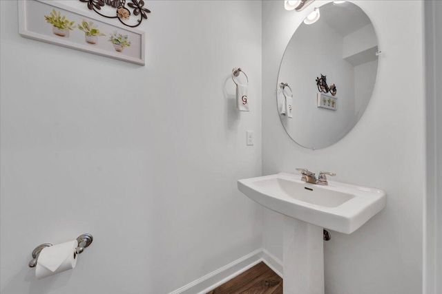 2141 Kings Walk DR NE, Roanoke, VA 24012