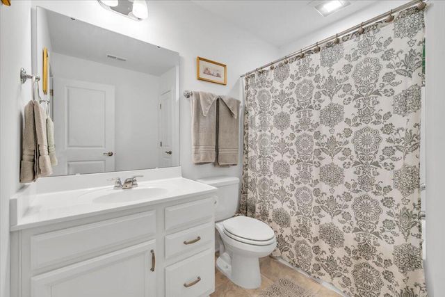 2141 Kings Walk DR NE, Roanoke, VA 24012