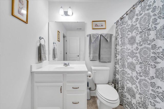 2141 Kings Walk DR NE, Roanoke, VA 24012