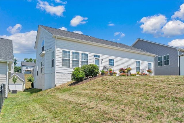 2141 Kings Walk DR NE, Roanoke, VA 24012