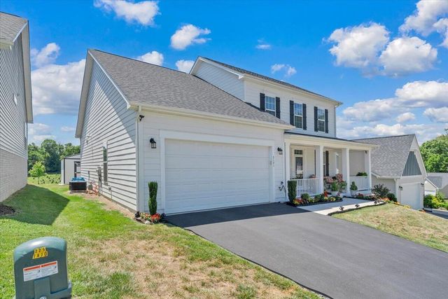 2141 Kings Walk DR NE, Roanoke, VA 24012