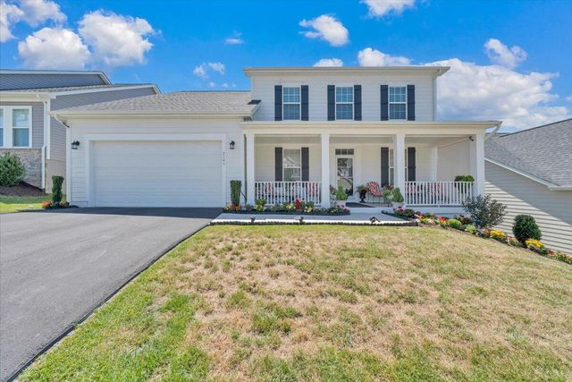 2141 Kings Walk DR NE, Roanoke, VA 24012