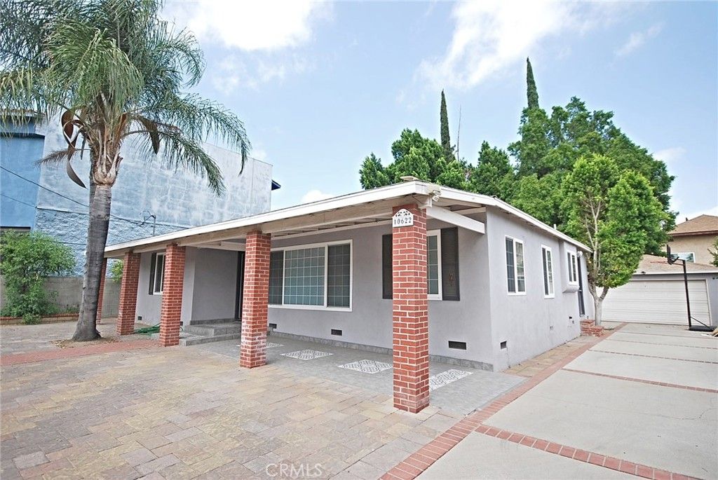Image 1 of property listing at 10622 Zelzah Avenue, Granada Hills, CA 91344