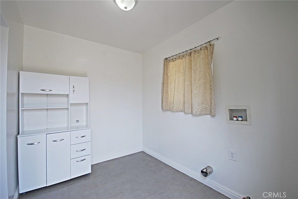 Image 12 of property listing at 10622 Zelzah Avenue, Granada Hills, CA 91344