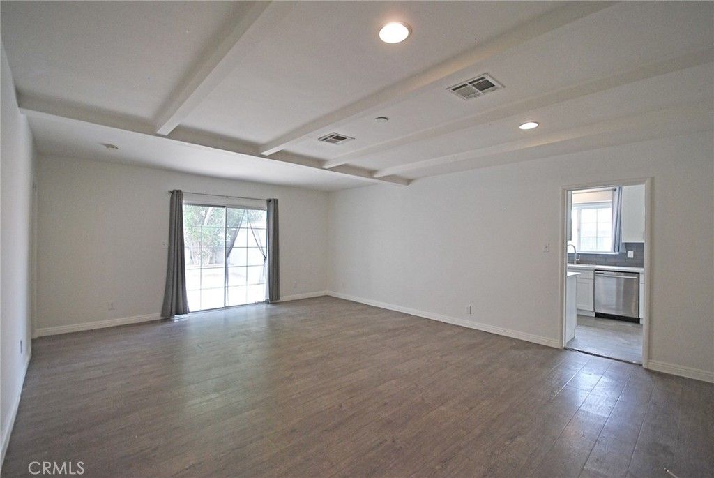 Image 14 of property listing at 10622 Zelzah Avenue, Granada Hills, CA 91344