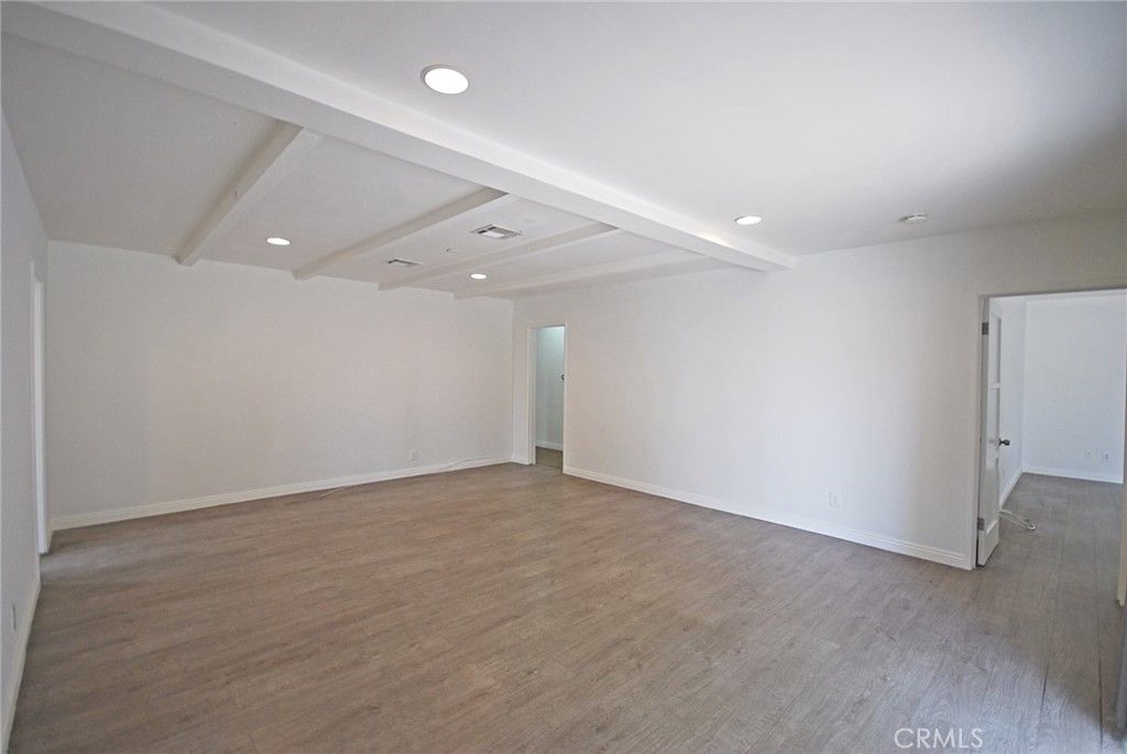 Image 15 of property listing at 10622 Zelzah Avenue, Granada Hills, CA 91344