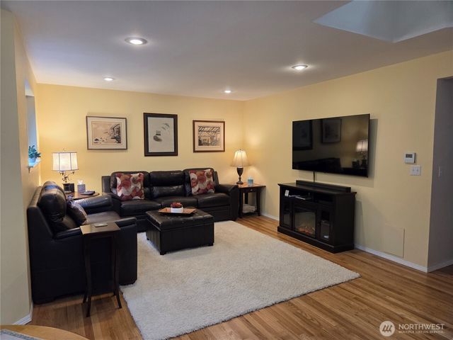 1043 Nootka Drive, Fox Island, WA 98333