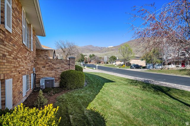 1543 N CHERRY BLOSSOM DR, Farmington, UT 84025