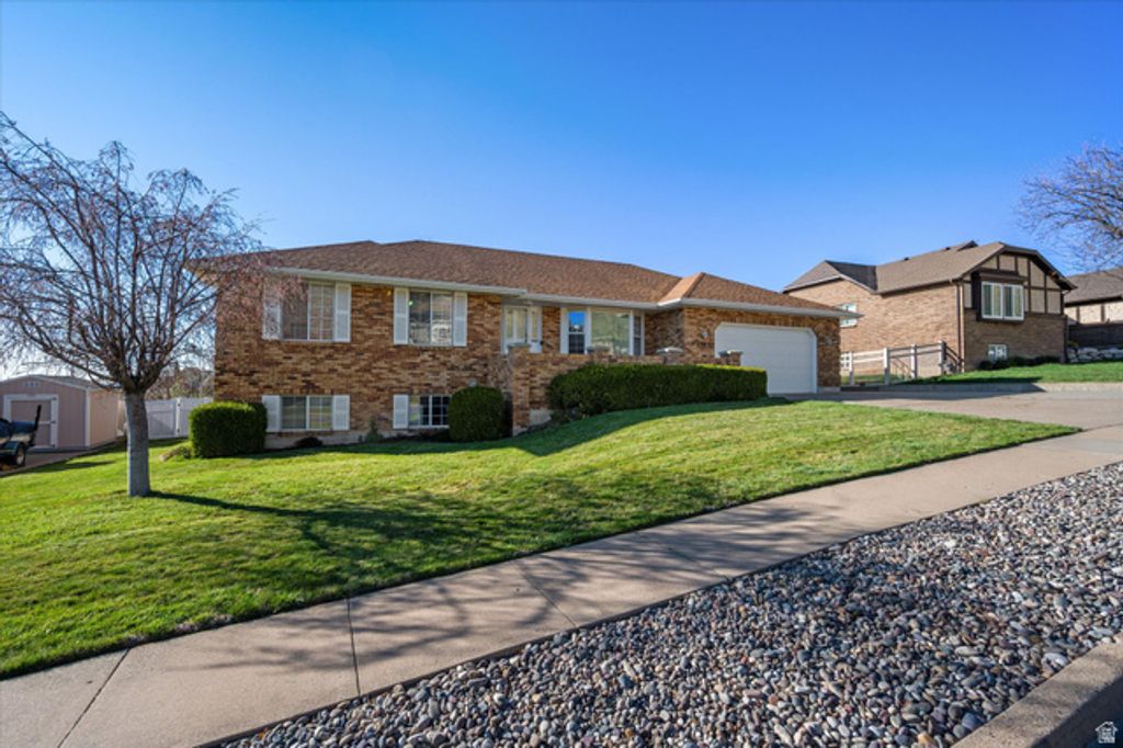 1543 N CHERRY BLOSSOM DR, Farmington, UT 84025