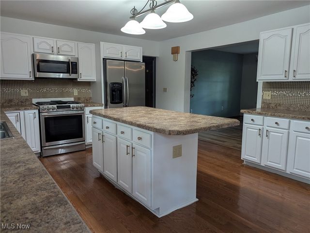 2575 Myersville Road, Uniontown, OH 44685