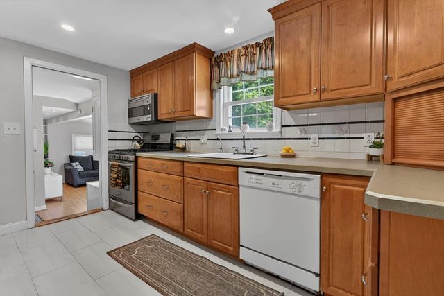 24 School St, Milton, MA 02186