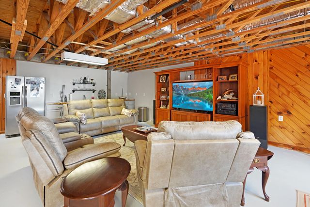 5320 Old Franklin, Glade Hill, VA 24092