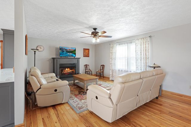 5320 Old Franklin, Glade Hill, VA 24092