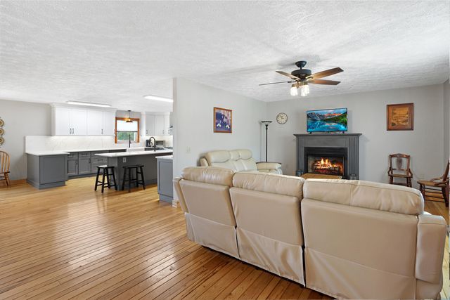 5320 Old Franklin, Glade Hill, VA 24092