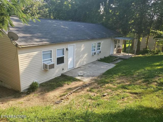 365 Robertsville Rd, Oak Ridge, TN 37830
