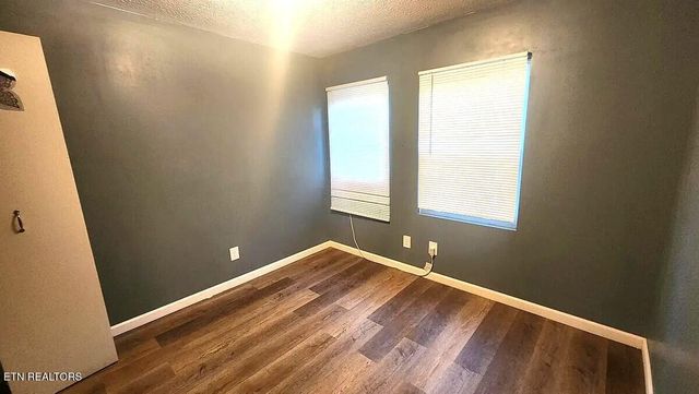 365 Robertsville Rd, Oak Ridge, TN 37830