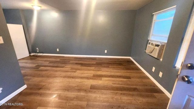 365 Robertsville Rd, Oak Ridge, TN 37830