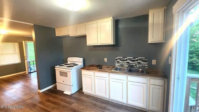 365 Robertsville Rd, Oak Ridge, TN 37830