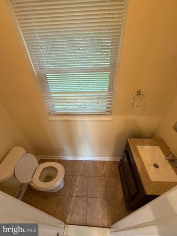 10 WOODMONT RD, Conshohocken, PA 19428