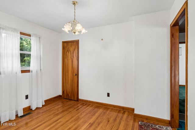 707 Hilltop Drive, Johnson City, TN 37604