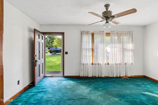 707 Hilltop Drive, Johnson City, TN 37604