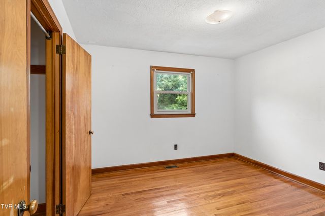 707 Hilltop Drive, Johnson City, TN 37604