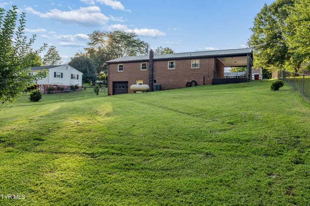 707 Hilltop Drive, Johnson City, TN 37604