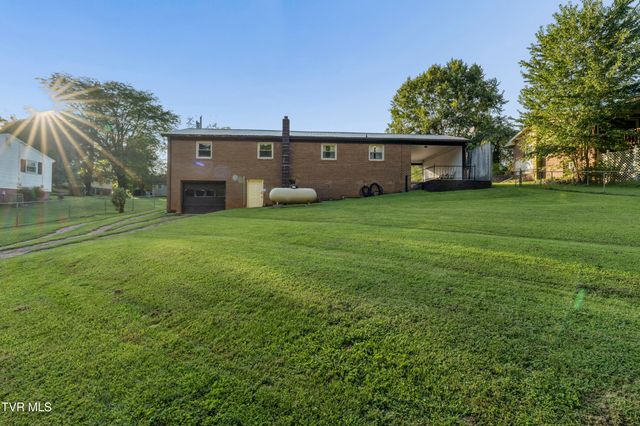 707 Hilltop Drive, Johnson City, TN 37604