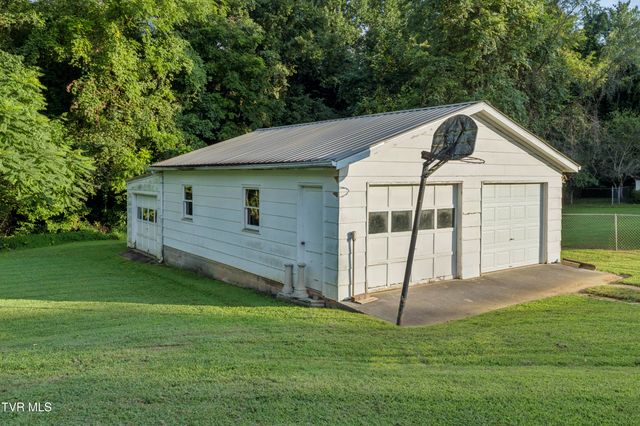 707 Hilltop Drive, Johnson City, TN 37604
