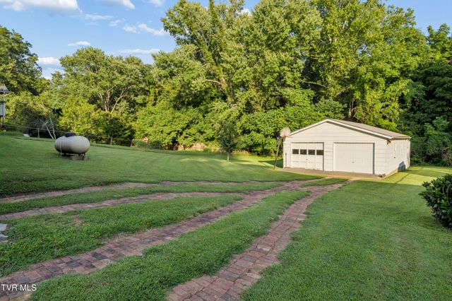 707 Hilltop Drive, Johnson City, TN 37604