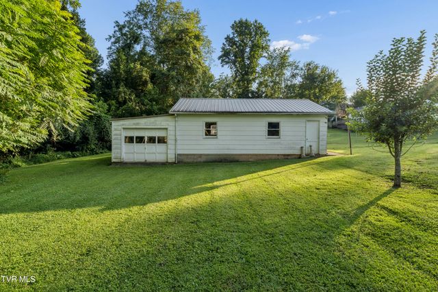 707 Hilltop Drive, Johnson City, TN 37604