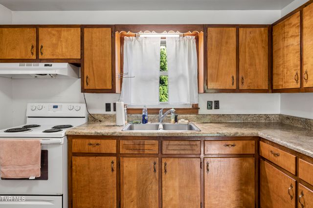 707 Hilltop Drive, Johnson City, TN 37604