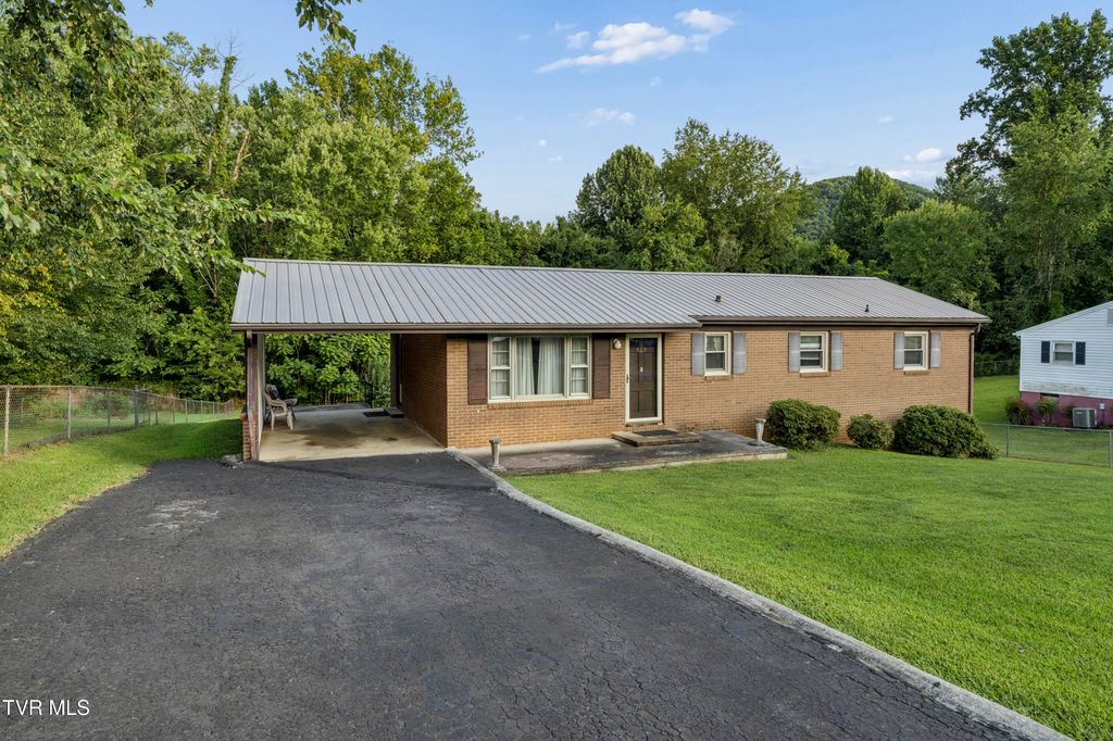 707 Hilltop Drive, Johnson City, TN 37604