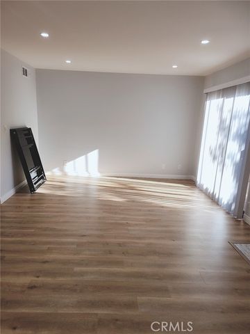 3130 Montrose Avenue 102, La Crescenta, CA 91214