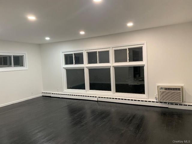 402 Leslie Lane, Uniondale, NY 11553