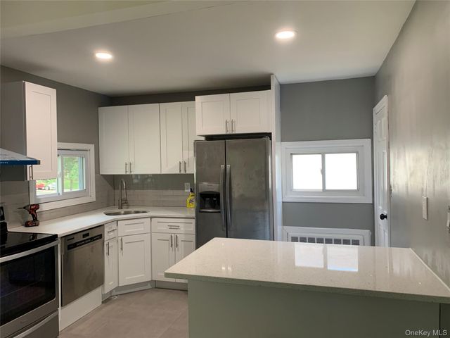 402 Leslie Lane, Uniondale, NY 11553