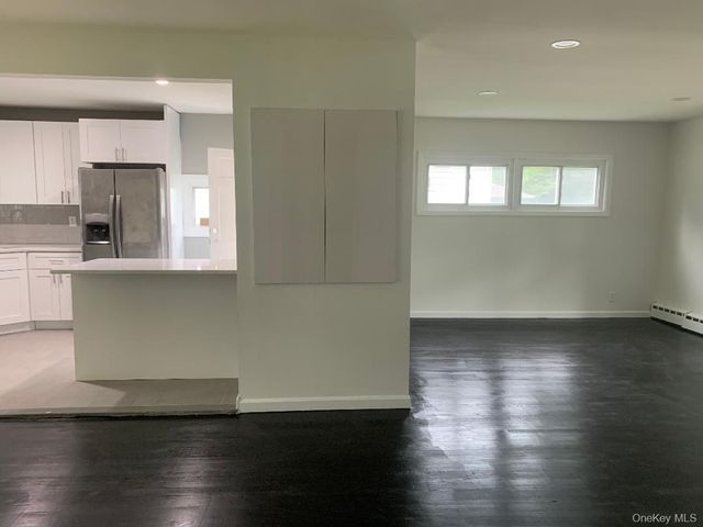 402 Leslie Lane, Uniondale, NY 11553