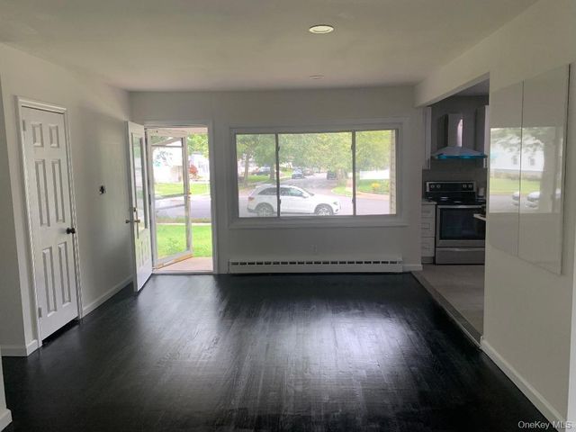 402 Leslie Lane, Uniondale, NY 11553