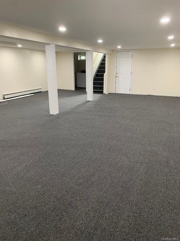 402 Leslie Lane, Uniondale, NY 11553