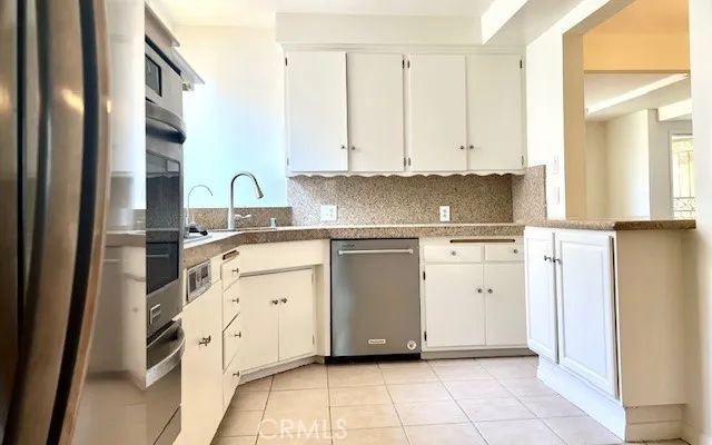 8954 Chimineas Avenue, Northridge, CA 91325