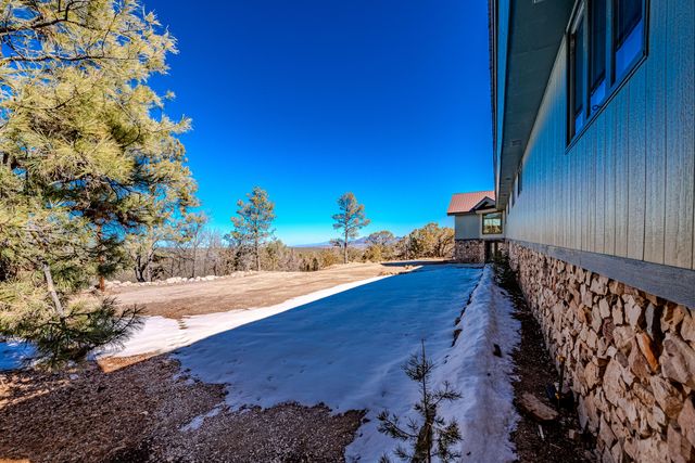 18 Calle Del Caballo NE, Sandia Park, NM 87047