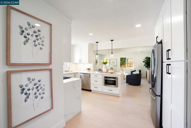 1543 Laverne Ct, Concord, CA 94521