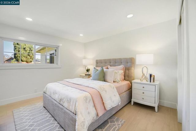 1543 Laverne Ct, Concord, CA 94521